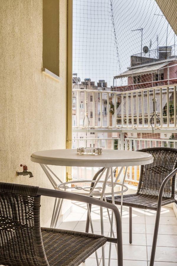 Classy 2 Bedroom Apartment Near Acropolis & Metro أثينا المظهر الخارجي الصورة