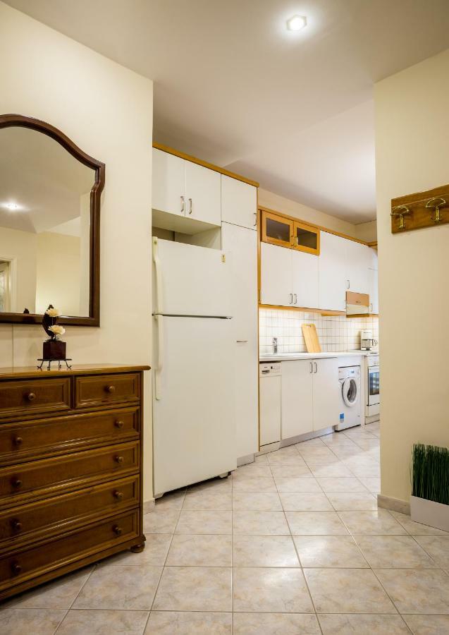 Classy 2 Bedroom Apartment Near Acropolis & Metro أثينا المظهر الخارجي الصورة