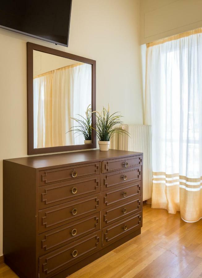 Classy 2 Bedroom Apartment Near Acropolis & Metro أثينا المظهر الخارجي الصورة