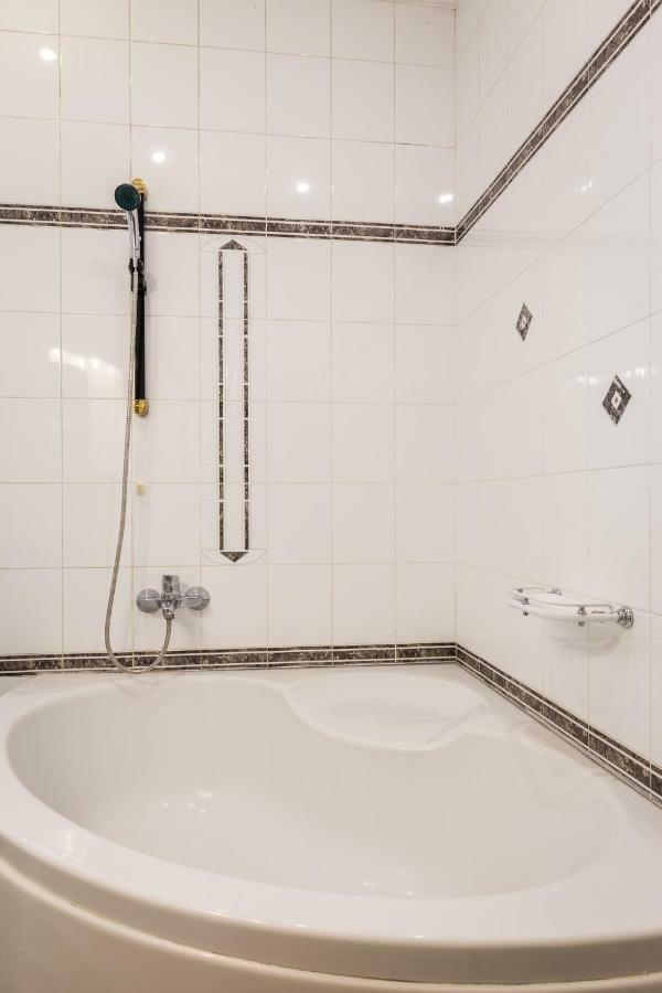 Classy 2 Bedroom Apartment Near Acropolis & Metro أثينا المظهر الخارجي الصورة
