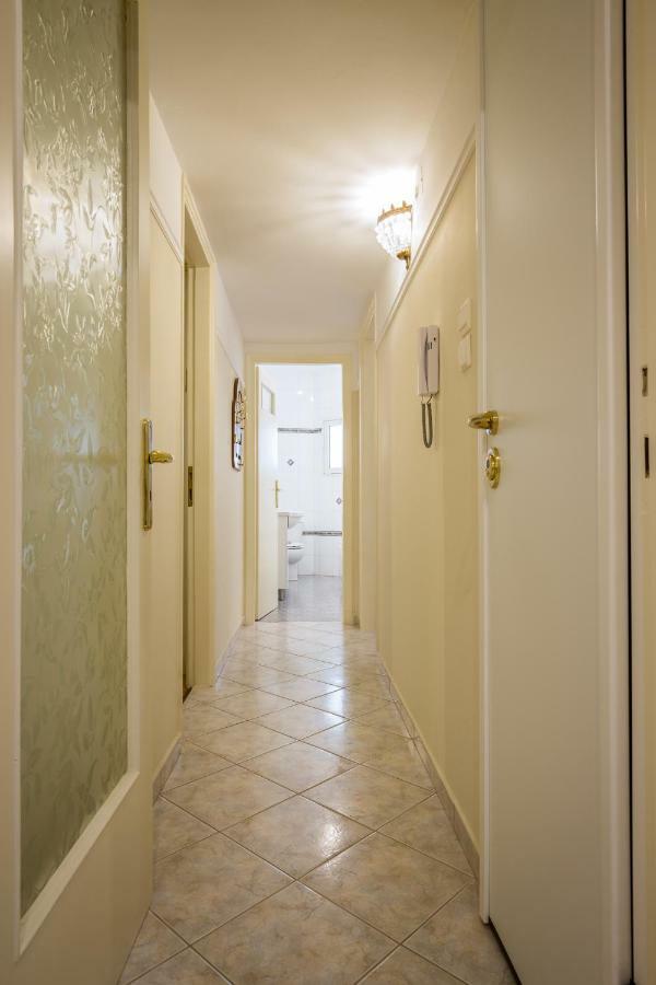 Classy 2 Bedroom Apartment Near Acropolis & Metro أثينا المظهر الخارجي الصورة