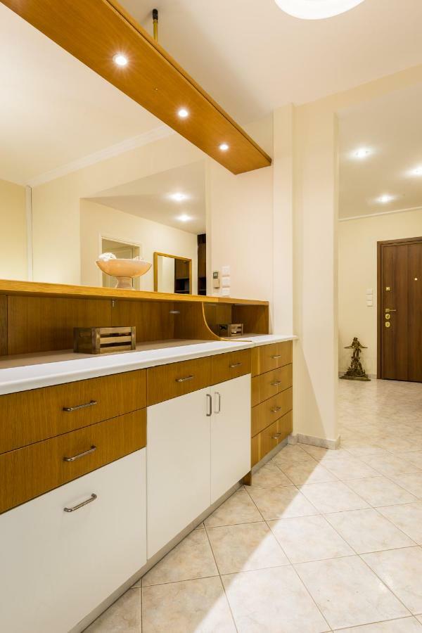 Classy 2 Bedroom Apartment Near Acropolis & Metro أثينا المظهر الخارجي الصورة